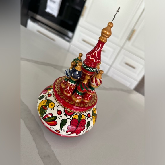 St. Basil's Cathedral Russian Music Box , Music Box Hand-Painted. - Picture 5 of 9